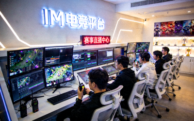 IM电竞平台赛事直播中心内部工作场景